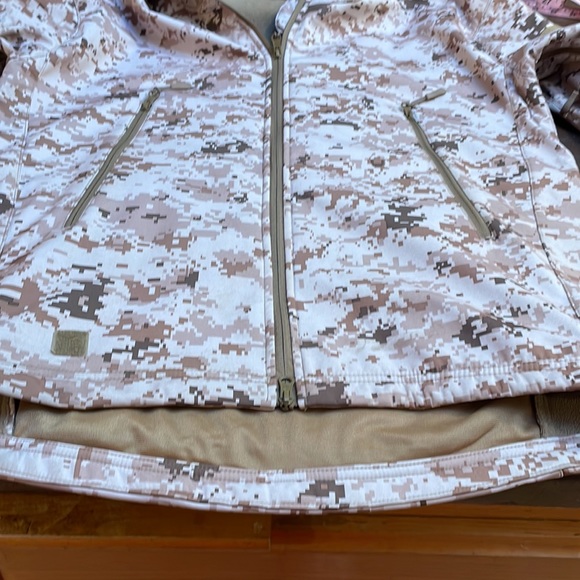 Digital camouflage jacket - Picture 12 of 16